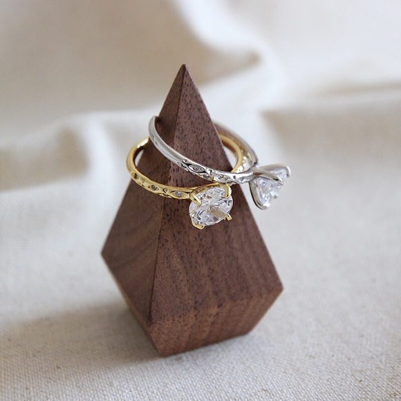 1.25 Carat Zircon Gold Plated Sterling Silver Ring - Picture 3 of 6